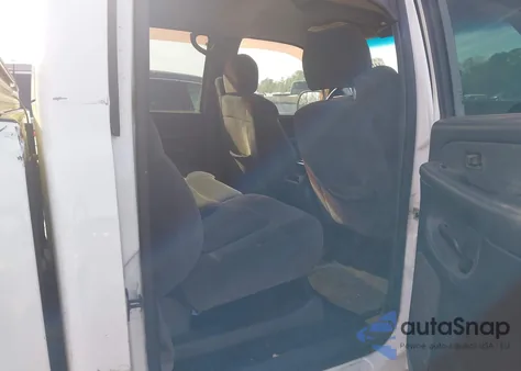 2002 Chevrolet Silverado 2500Hd Ls z USA, uszkodzony, nr VIN 1GCHC23G22F135396